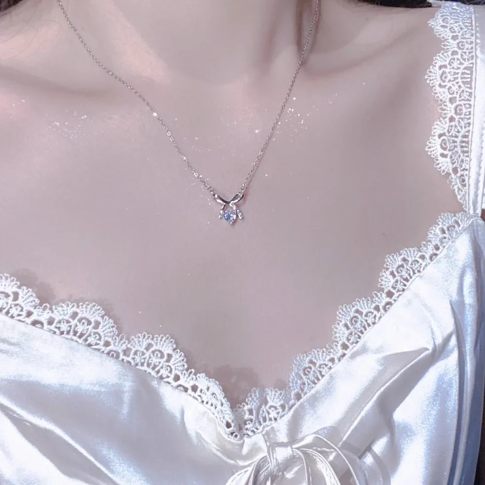 Bow Zircon Necklace - Picture 2 of 16